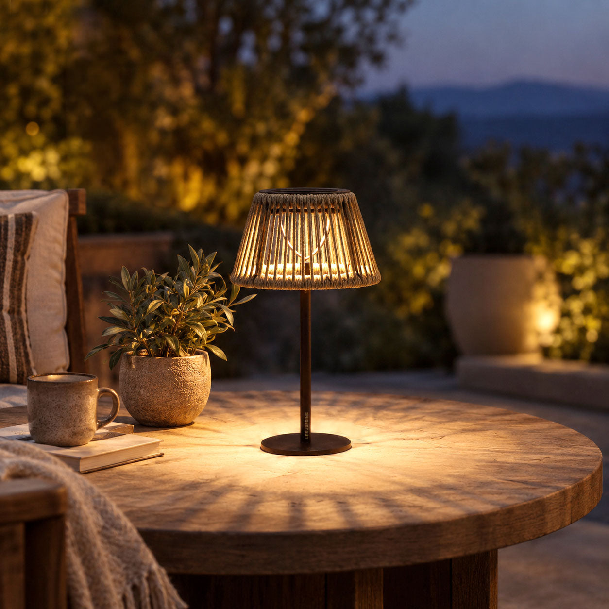 AURA Table Lamp